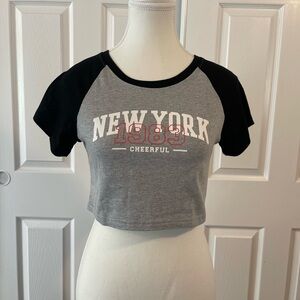 SHEIN Gray and Black Raglan Crop Top for Women